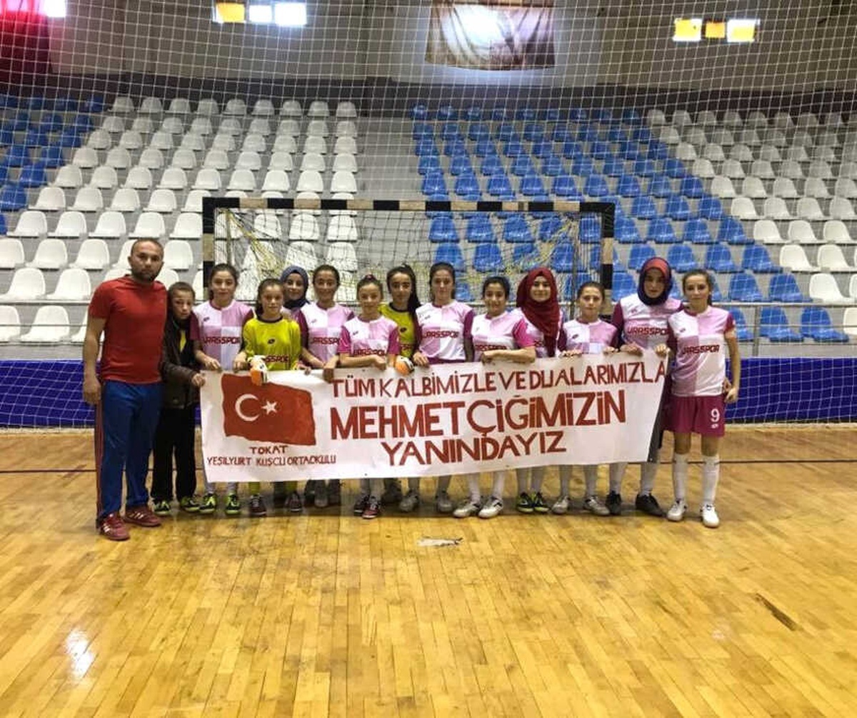 Küçük Kız Takımından Mehmetçiğe Destek