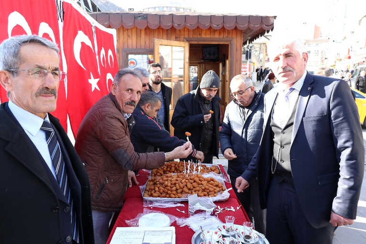 MHP Gümüşhane\'de Afrin Şehitleri İçin Lokma Dağıttı