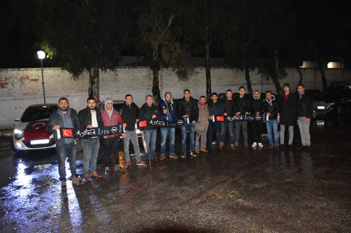 Şehitleri Anıp, Afrin\'deki Askere Selam Yolladılar