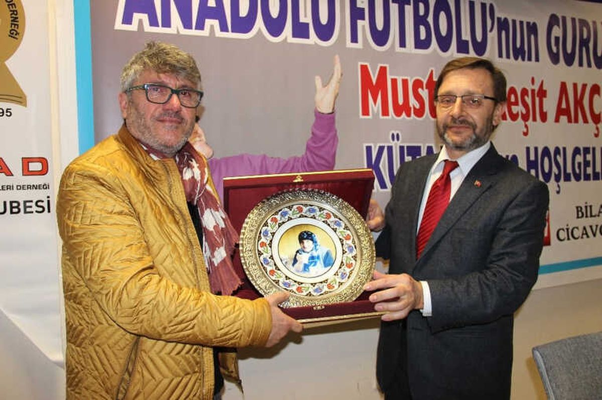 Teknik Direktör Mustafa Reşit Akçay, Kütahya\'da Spor Camiasıyla Bir Araya Geldi