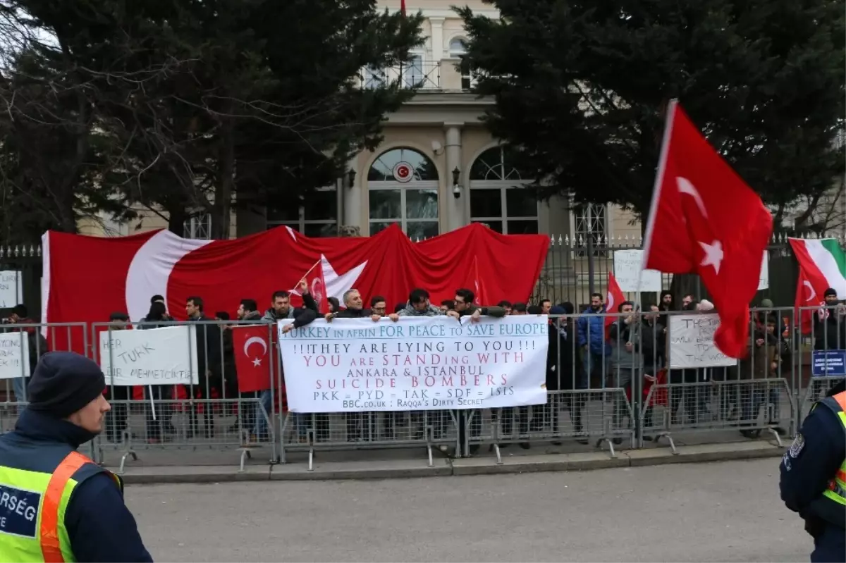 Terör Örgütü Yandaşları Macaristan\'da Neye Uğradığını Şaşırdı