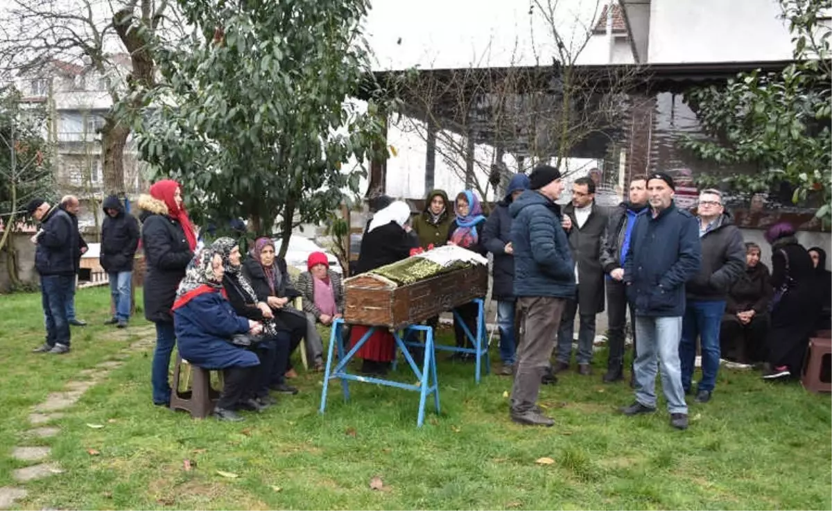 Toprağa Gömülmüş Cesedi Ecem Balcı Toprağa Verildi