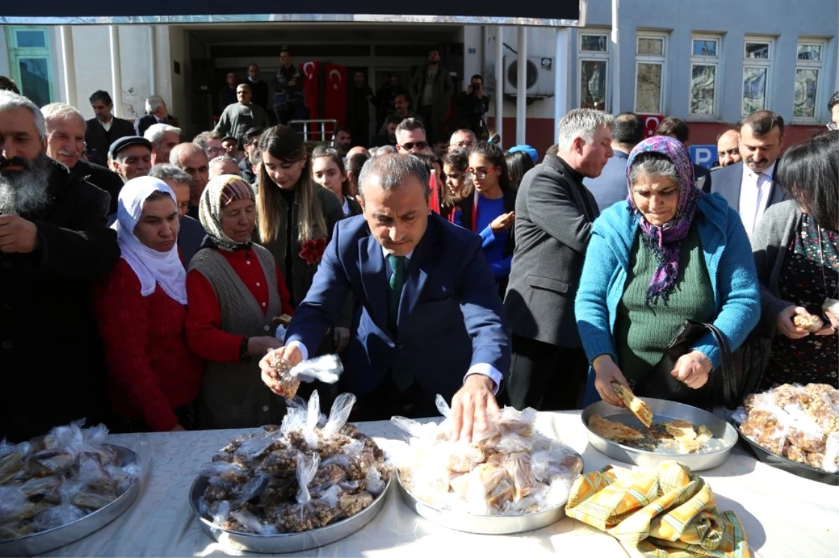 Tunceli\'de Afrin Şehitleri İçin Niyaz Dağıtıldı