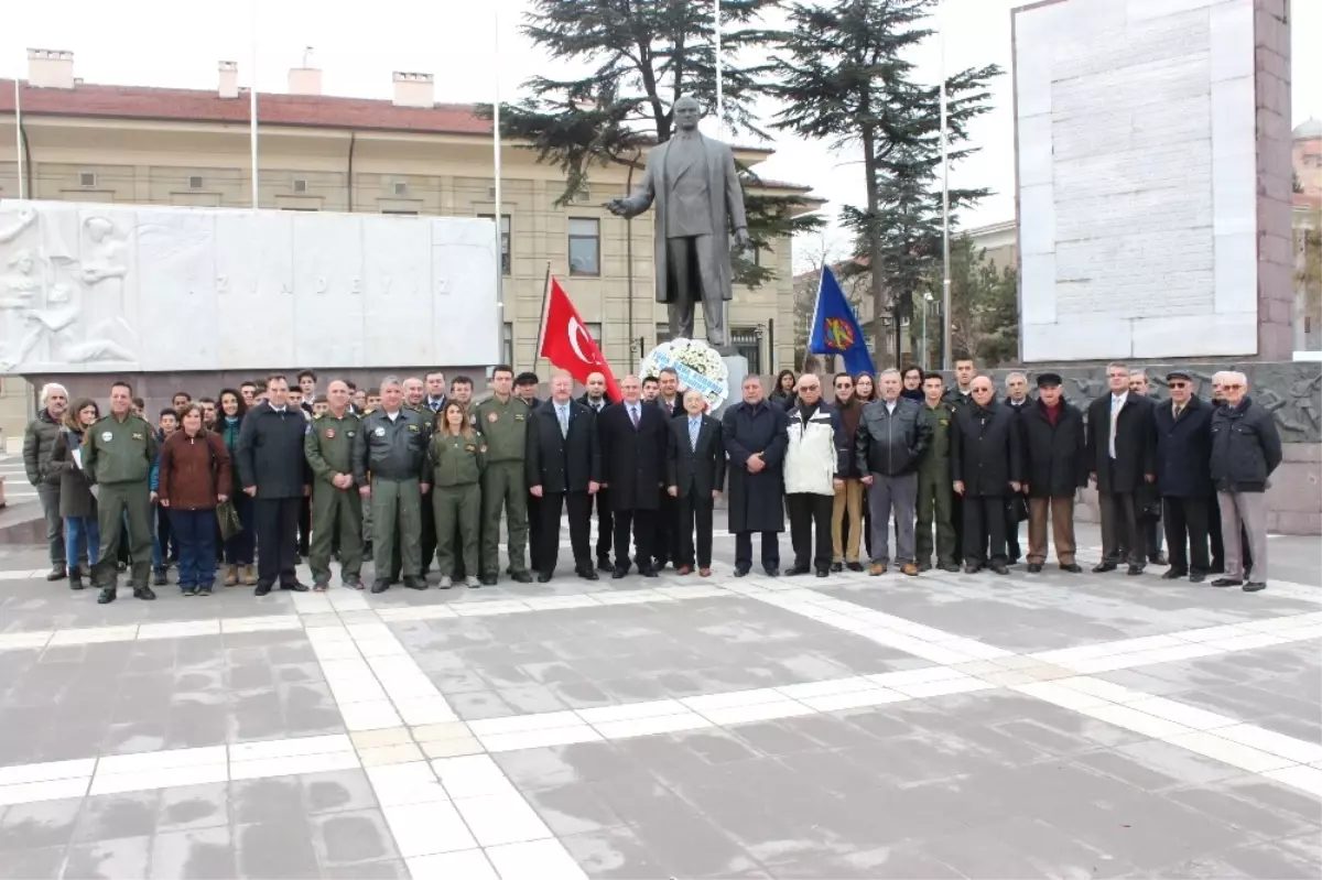 Türk Hava Kurumunun Kuruluşunun 93\'üncü Yıl Dönümü Eskişehir\'de Kutlandı