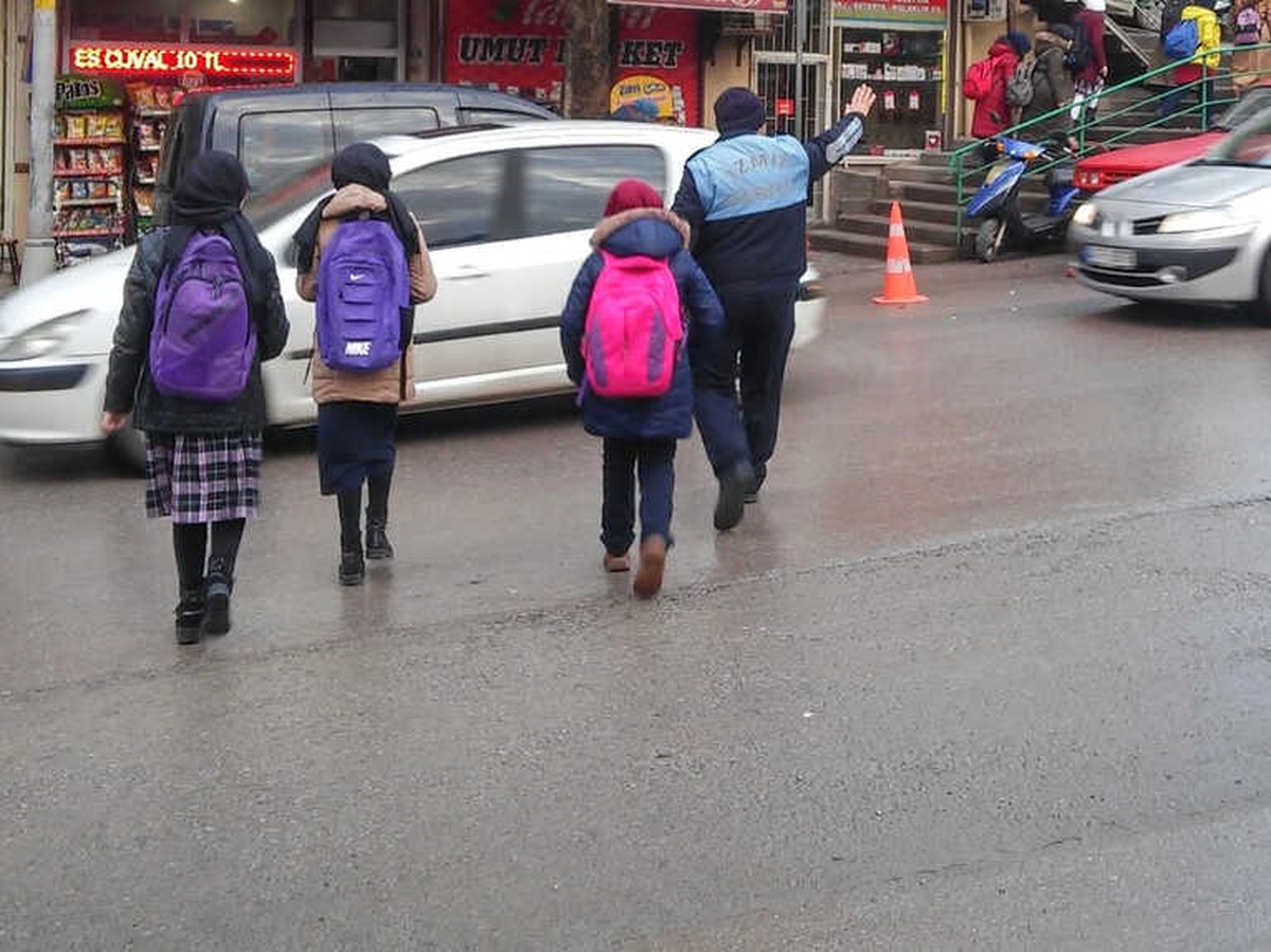 Zabıta Ekipleri Okul Önlerinde Görev Yapıyor