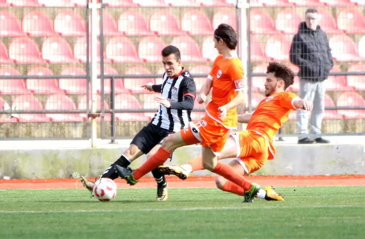 Adanaspor Son Dakikada Güldü