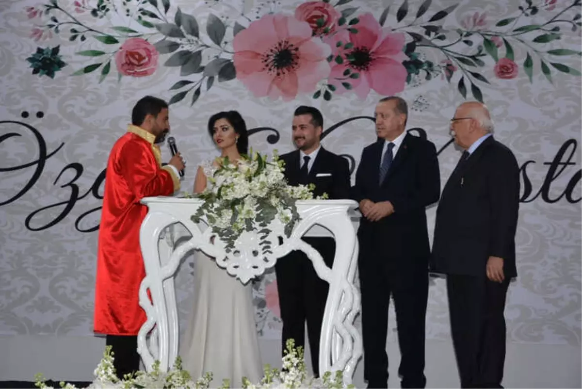 Cumhurbaşkanı Erdoğan Nikah Şahidi Oldu