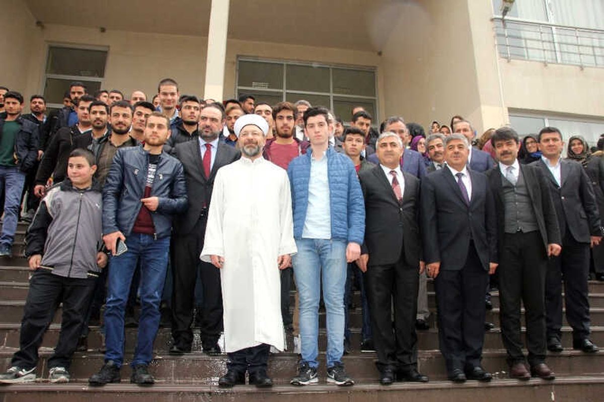 Diyanet İşleri Başkanı Ali Erbaş Öğrencilerle Bir Araya Geldi