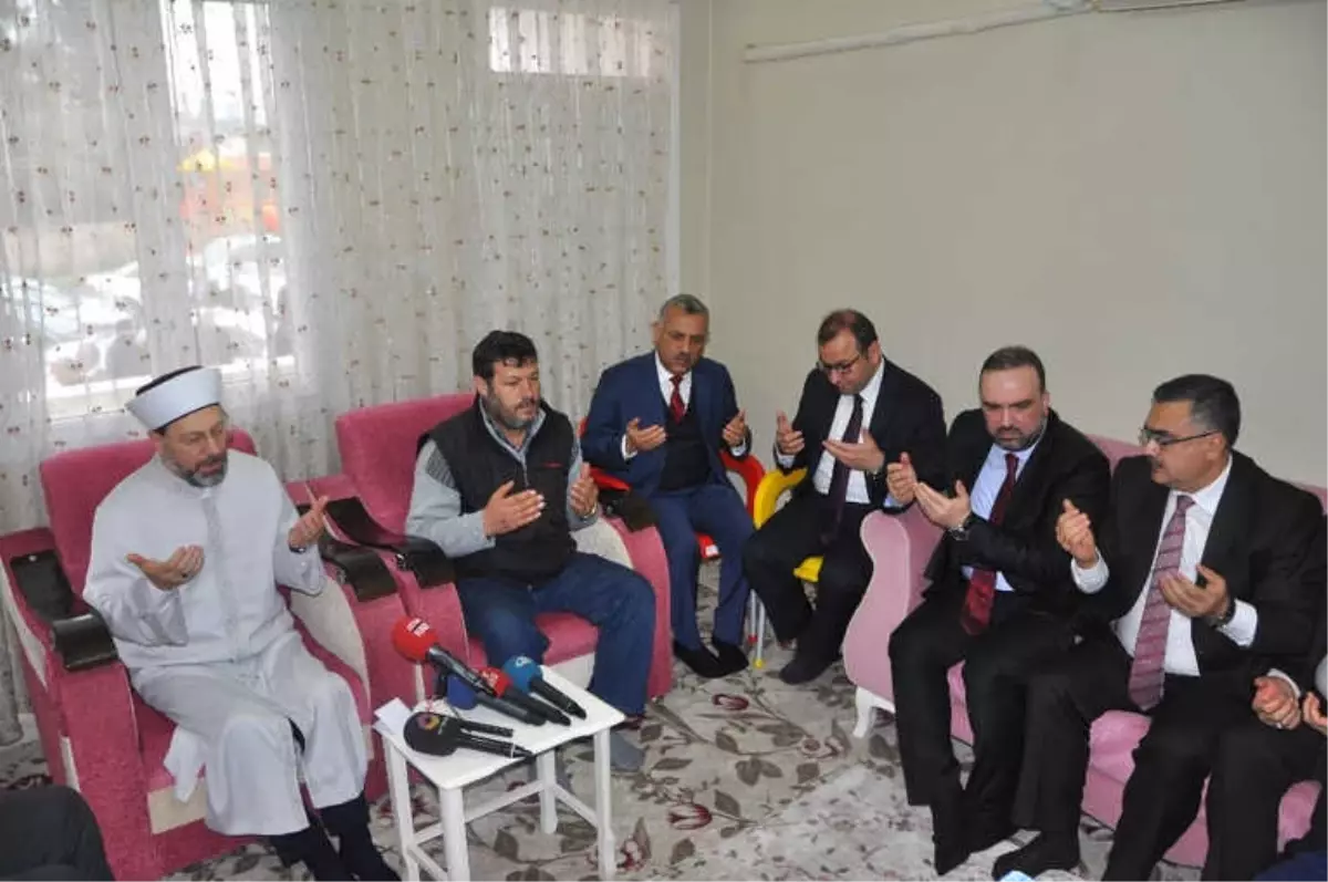 Diyanet İşleri Başkanı Erbaş, Şehit Fatma Avlar\'ın Ailesini Ziyaret Etti