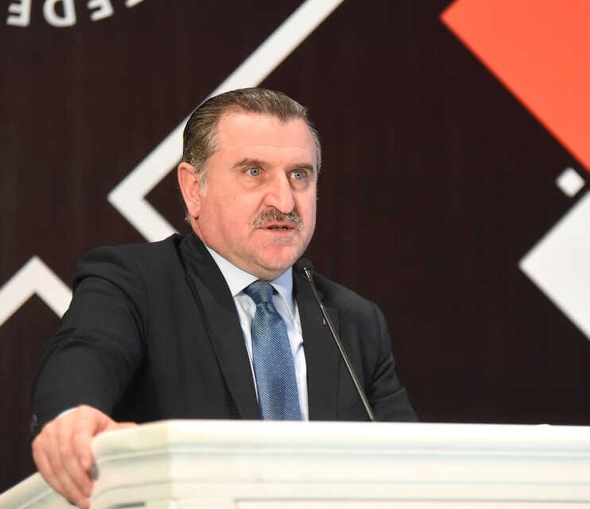İnternetin Esiri Olan Gençlik İstemiyoruz"