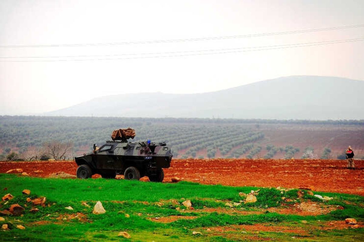 Kilis\'te Köyde Bir Evin Bahçesine Roket Düştü