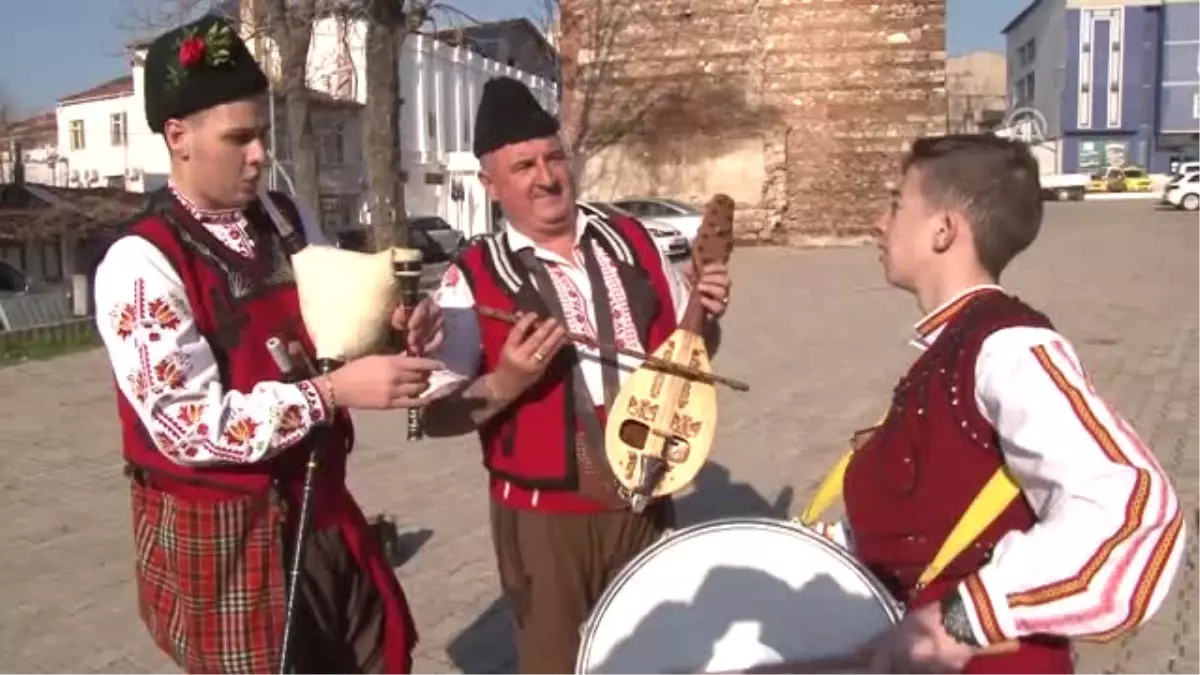 Kukerlandia" İçin Hazırlandılar