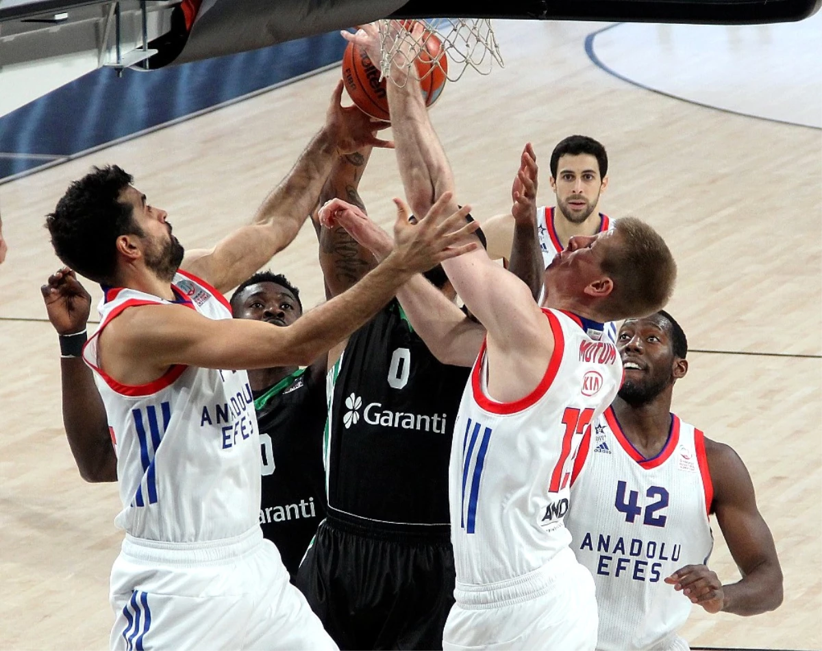 Kupada İlk Finalist Anadolu Efes