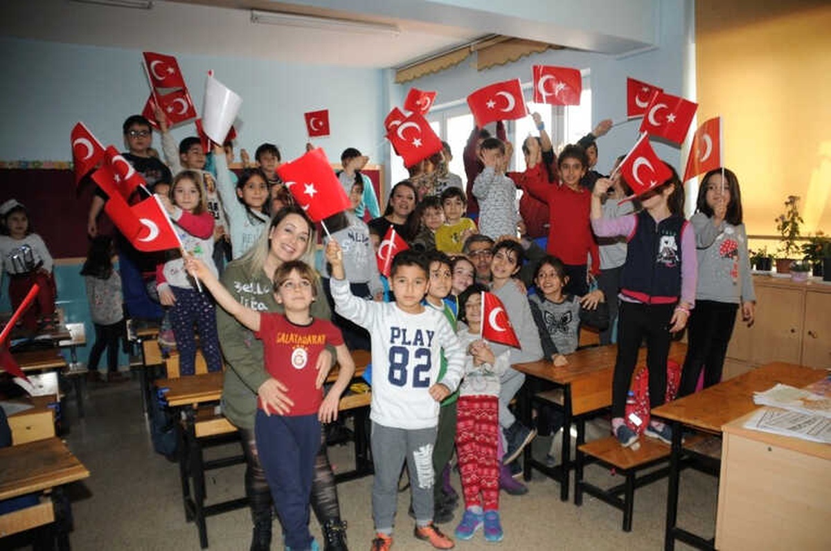 Minik Öğrencilerden Mehmetçiğe Resim ve Şiir