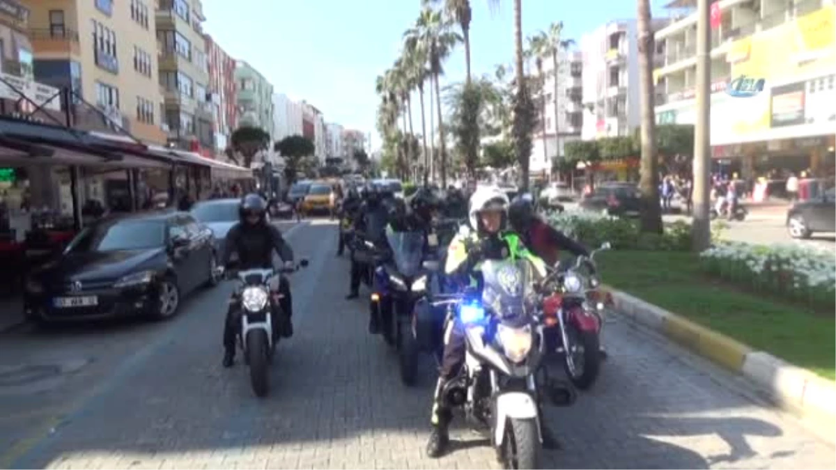 Motosikletçiler Kortej Yaparak Kazada Yaralanan Anne ve Oğlunu Ziyaret Etti