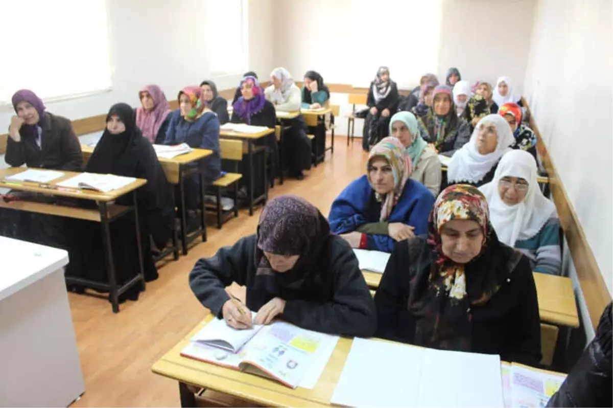 Okuma Yazma Seferberliği Yoğun İlgi Görüyor