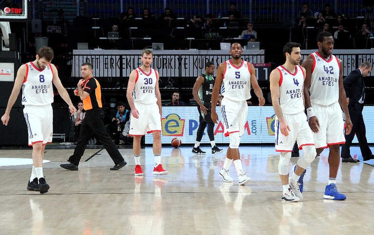 PTT Erkekler Türkiye Kupası\'nda Finalin Adı: Anadolu Efes-Tofaş