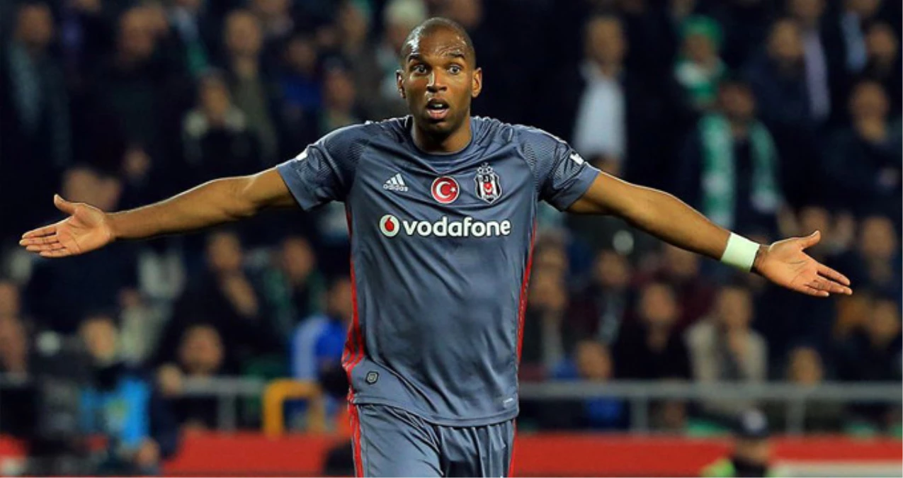 Ryan Babel Kendisine Küfür Eden Taraftara Yanıt Verdi