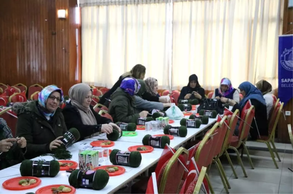 Sakaryalı 300 Nene Hatun, Mehmetçik İçin Örgü Yarışına Girdi