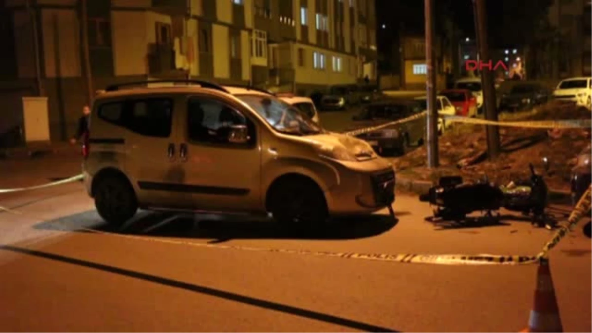 Sivas - Hafif Ticari Araç Motosiklete Çarptı: 4 Yaralı