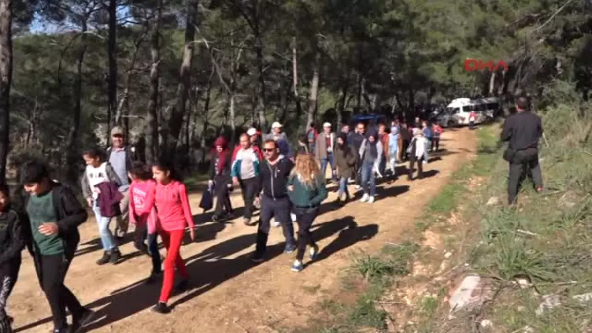 Antalya Gelidonya Feneri\'ne Yürüdüler