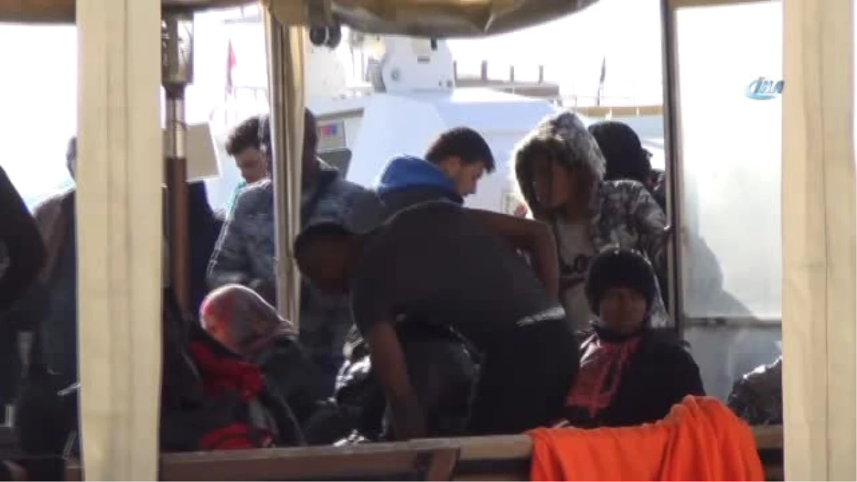 Ayvalık\'ta 55 Göçmen Sahil Güvenlik\'ten Kaçamadı