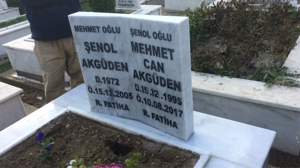 Baba ve Oğlunun Mezar Taşı 6 Ayda Üç Kez Çalındı