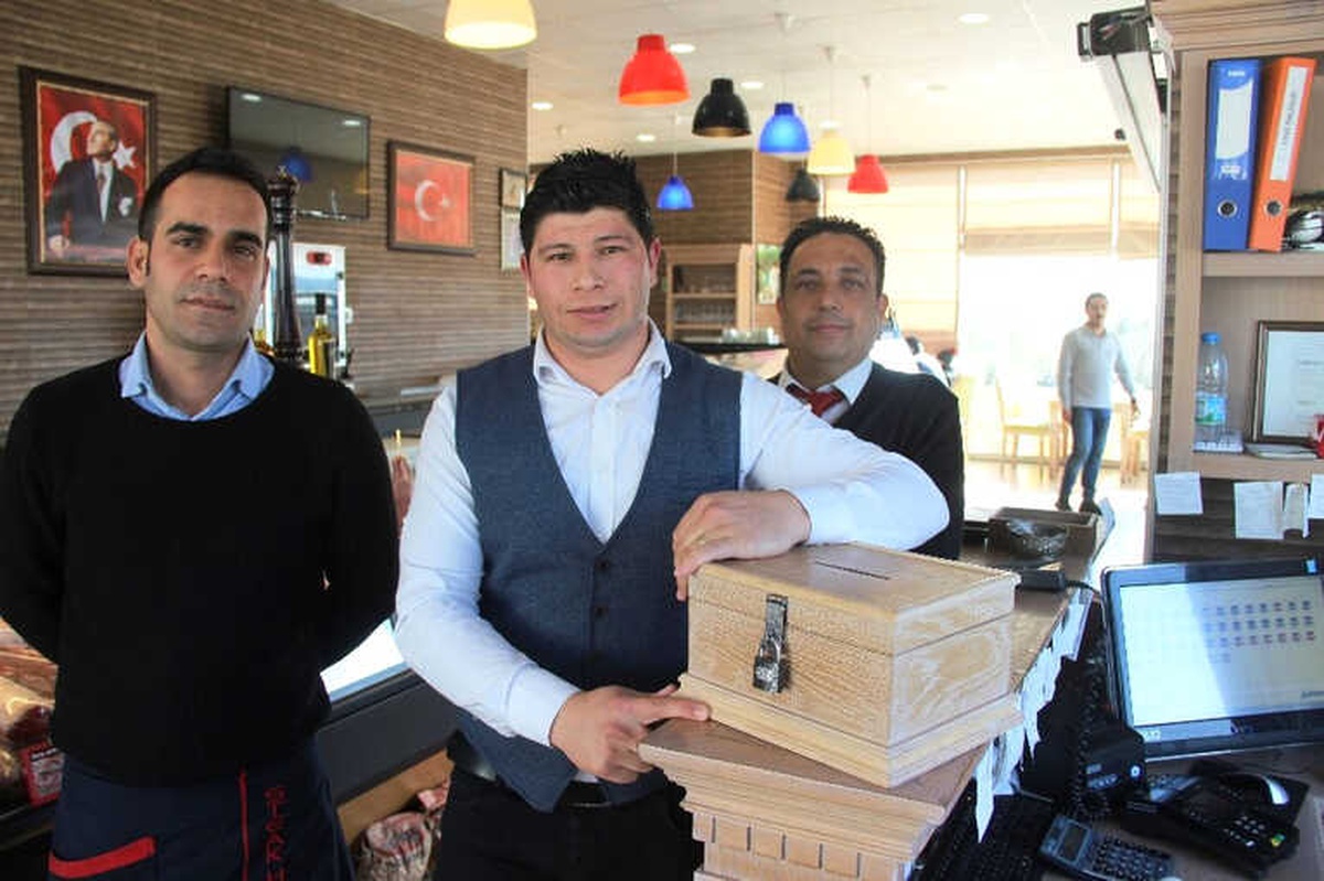 Bahşişlerini Mehmetçiğe Bağışladılar