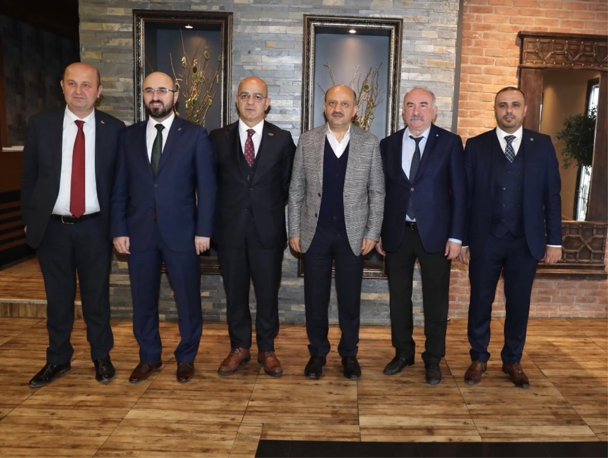 Başbakan Yardımcısı Fikri Işık, Kocaeli\'de Siyasi Parti İl Başkanları ile Bir Araya Geldi
