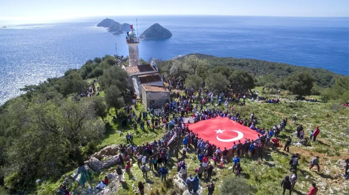 Bin 500 Kişi Tarihi Gelidonya Feneri\'ne Yürüdü