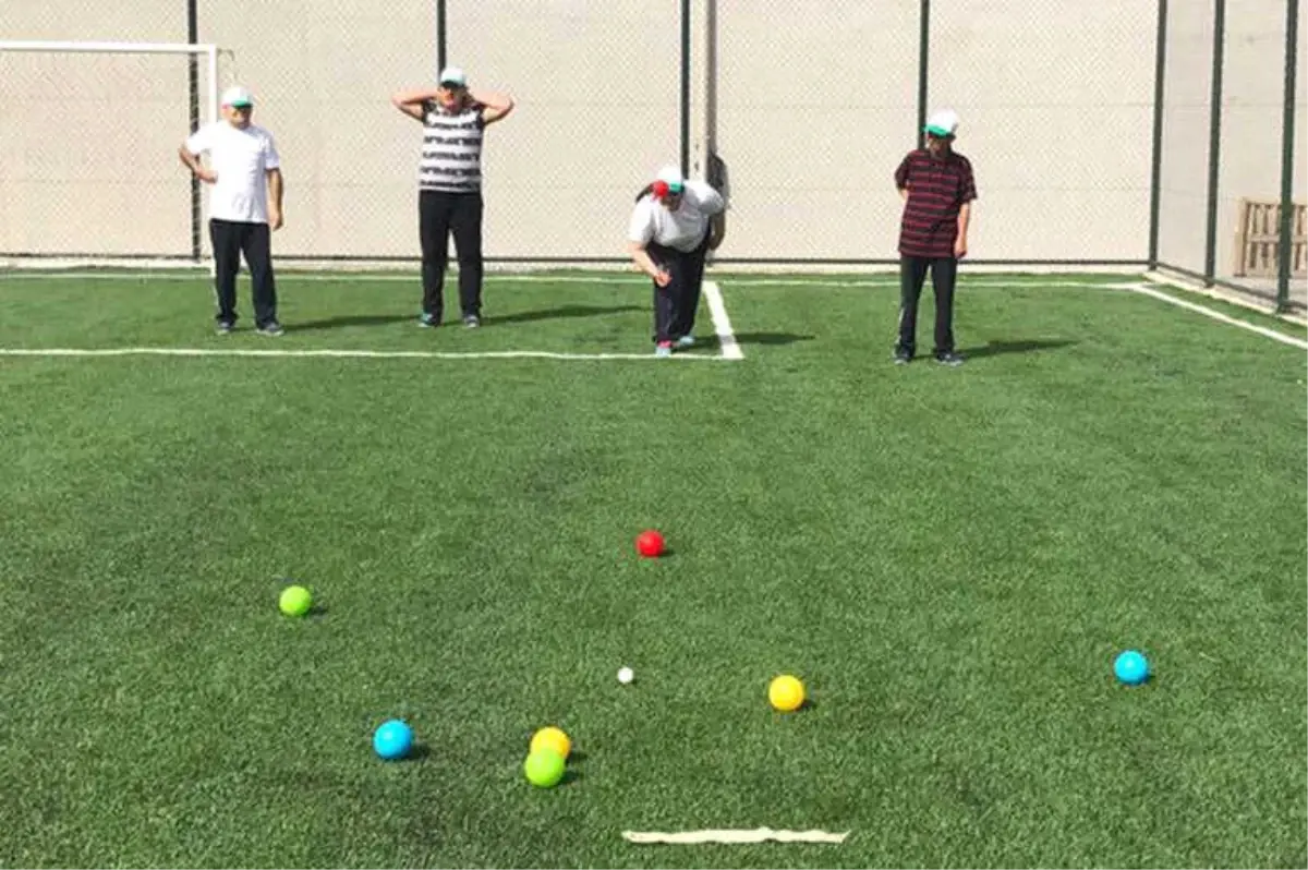 Bocce ile Spor Yaparken Eğleniyorlar