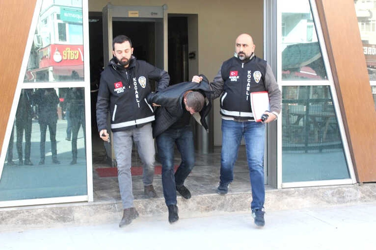 Çaldıkların Otomobilin Sefasını Süremeden Yakalandılar