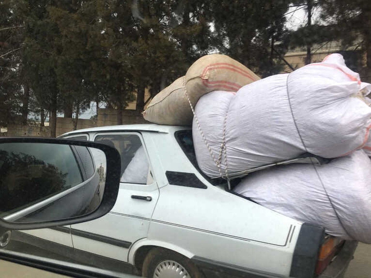 Çuvalların Bagajdan Taştığı Otomobilin Tehlikeyi Yolculuğu