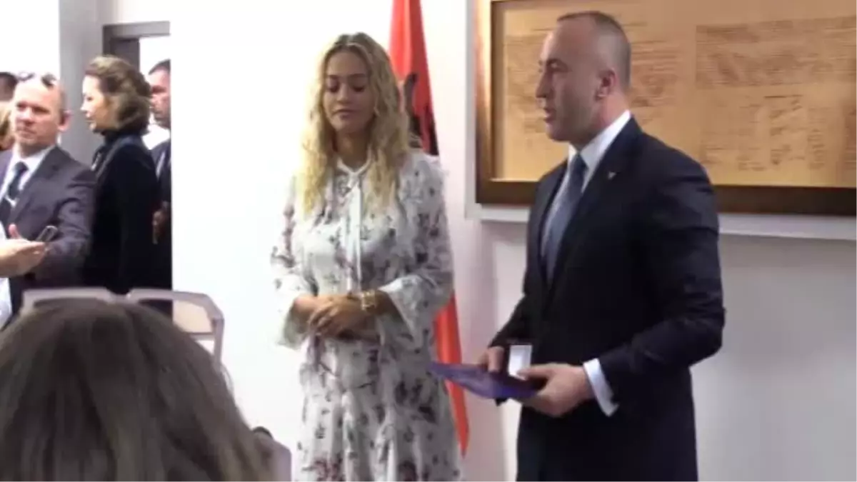 Rita Ora Kosova\'nın 10\'uncu Bağımsızlık Yıldönümünde Konser Verdi