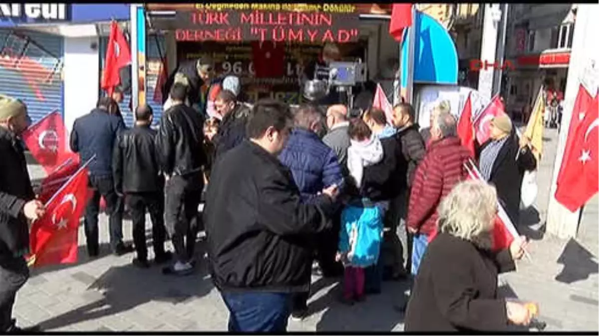 Şehit Kızı, Afrin Şehitleri İçin Taksim\'de Lokma Dağıttı