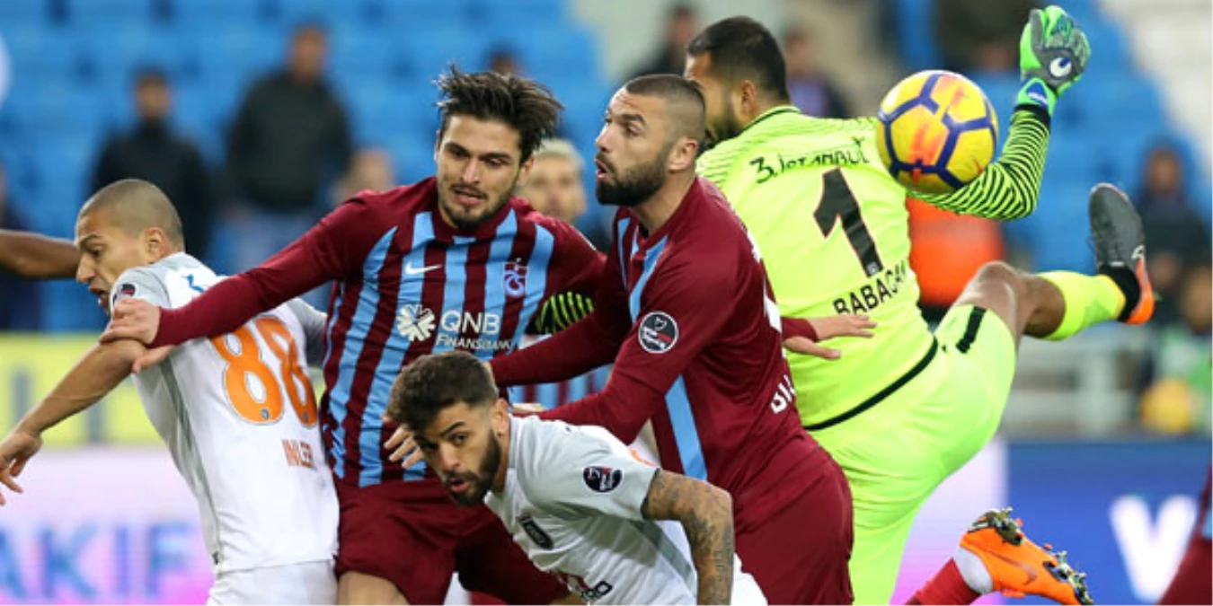 Trabzonspor-Başakşehir Maçında İlk 11\'ler Belli Oldu