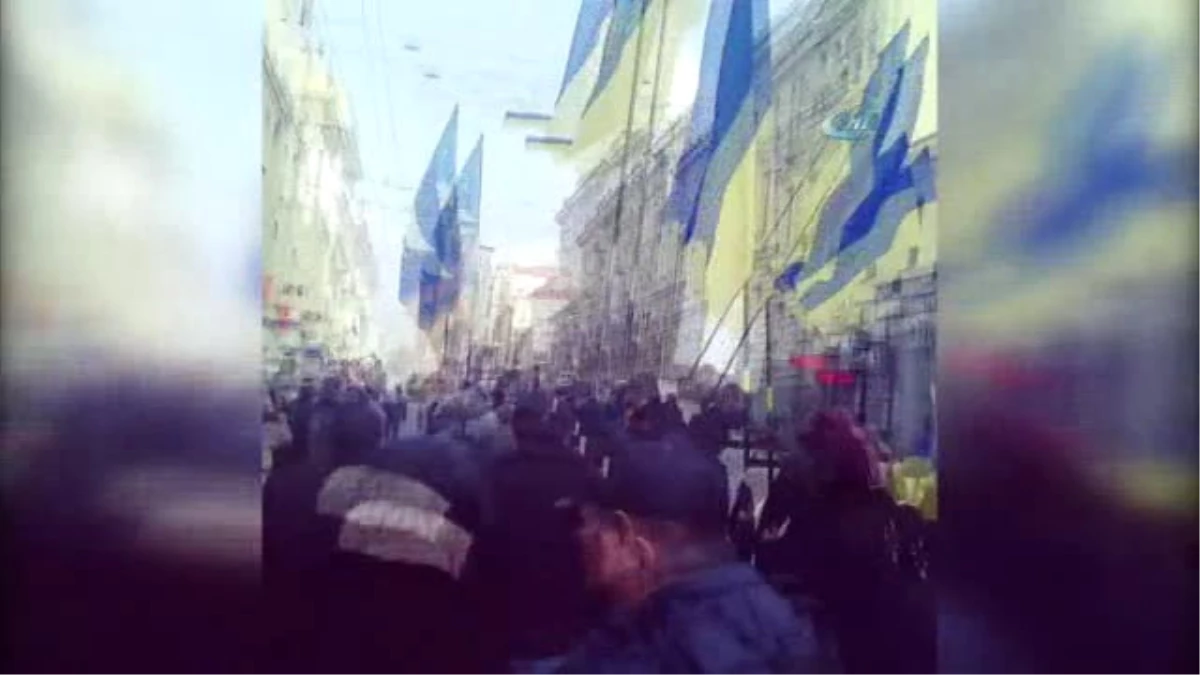Ukrayna\'da Saakaşvili\'ye Destek Gösterisi