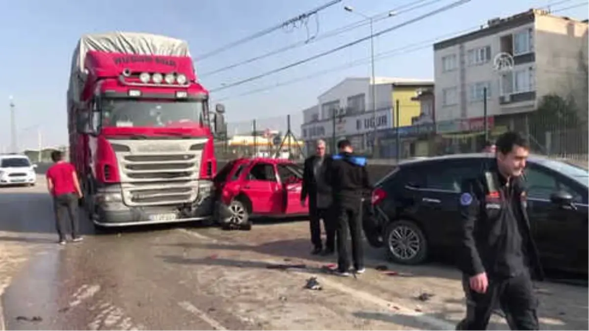 Zincirleme Trafik Kazası: 2 Yaralı