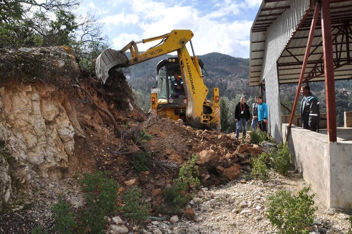 Alanya\'da Yol Açma Çalışmaları