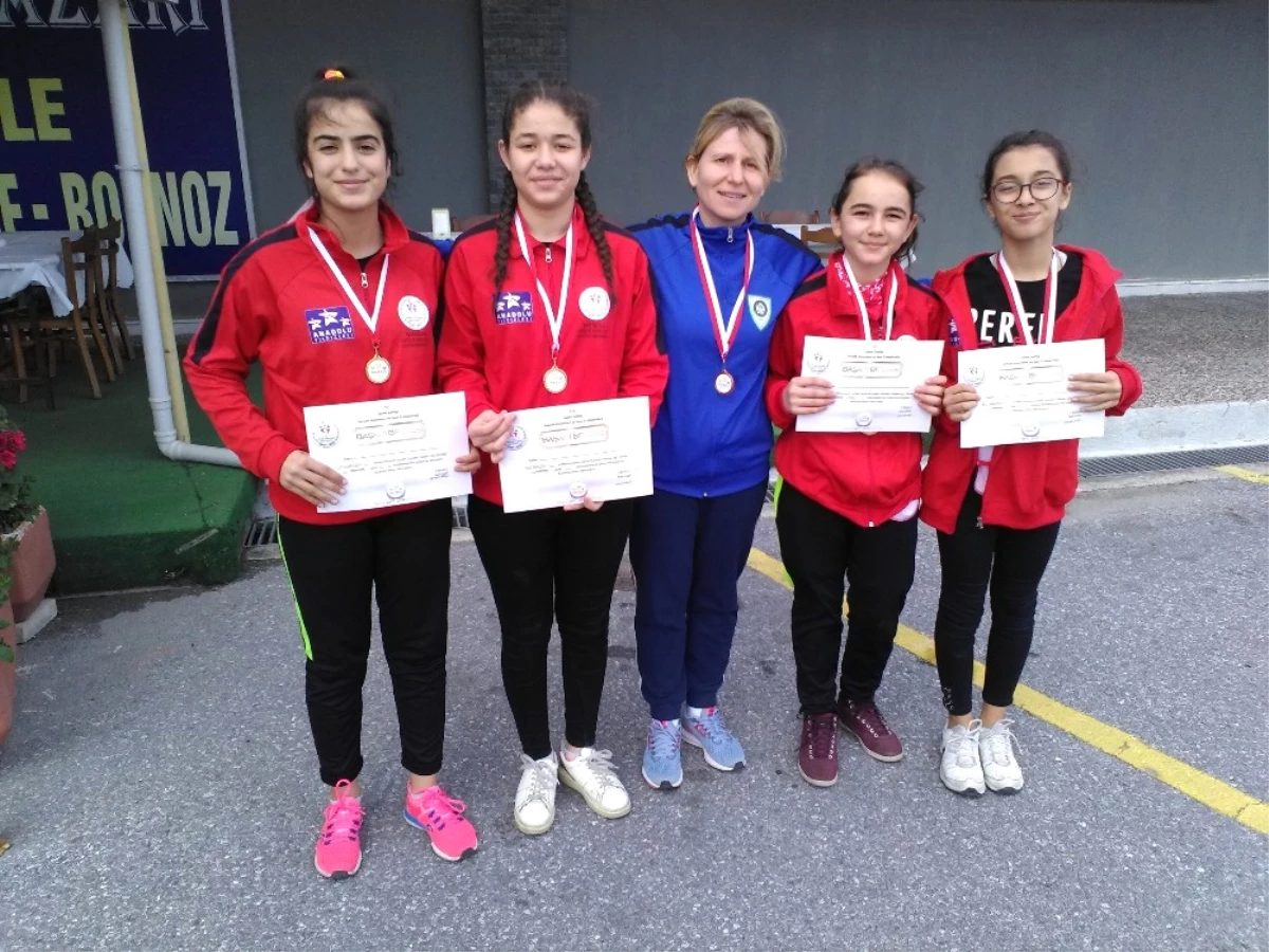 Badminton\'da Manisa Büyükşehir Belediyespor\'un Yıldızı Parladı