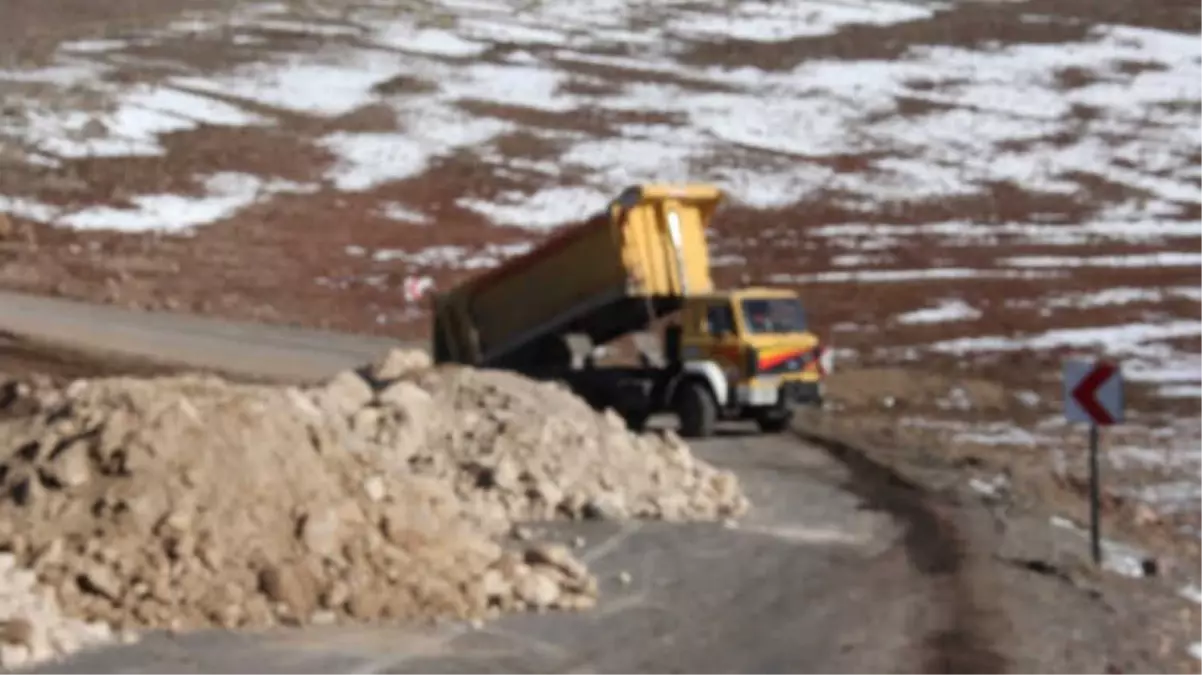 Başkan Karayol Yol Çalışmalarını Yerinde İnceledi