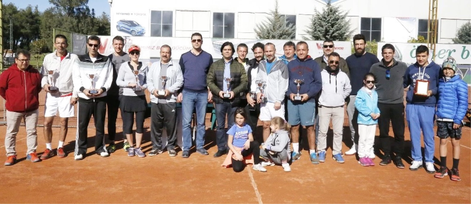 Büyükşehir, Teniste Yetişkin Gençleri Buluşturdu
