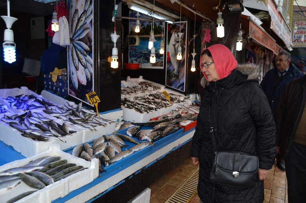 Hamsi Kıyılardan Sonra Tezgâhları da Terk Etti