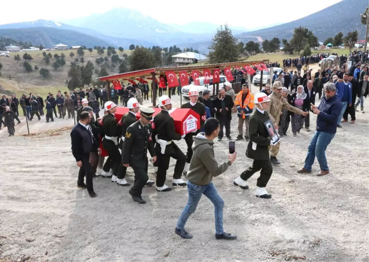 Kahramanmaraşlı Şehit Son Yolculuğuna Uğurlandı