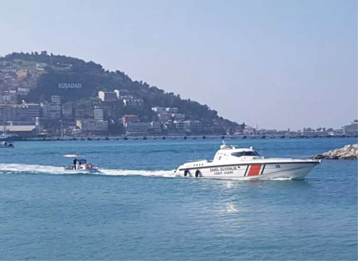 Kuşadası Körfezi\'nde Arızalanan Teknedeki 3 Kişi Kurtarıldı