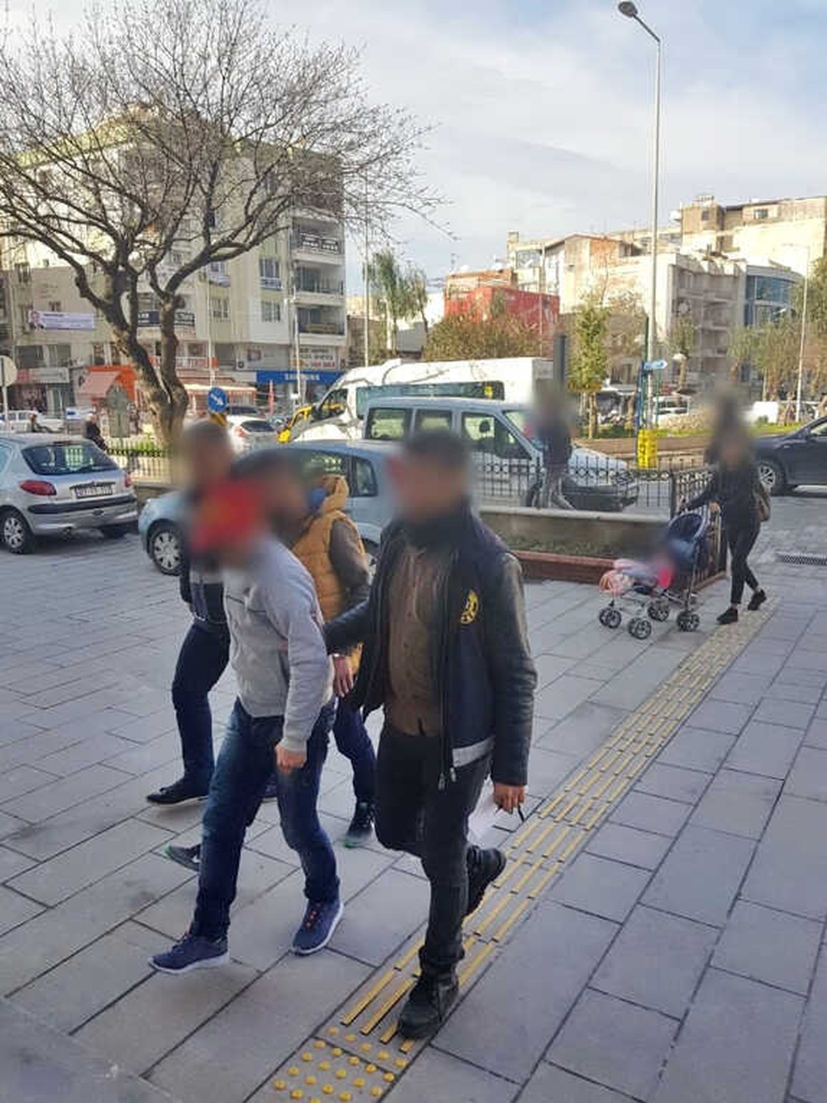 Kuşadası\'nda Mobeseye Takılan Hırsızlık Zanlıları Yakalandı