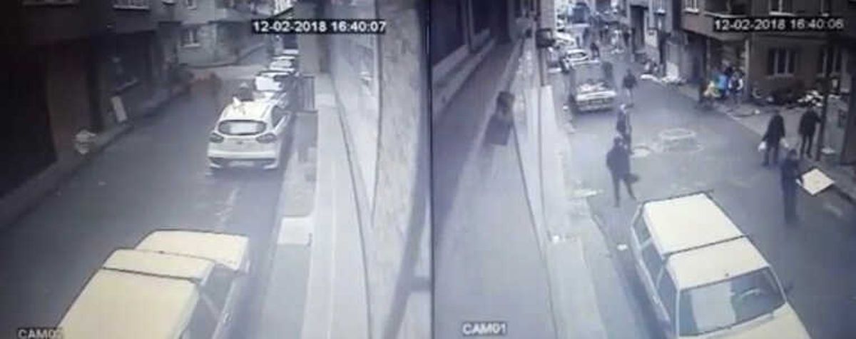 İstanbul\'da Sokak Ortasında Silahlı Çatışma