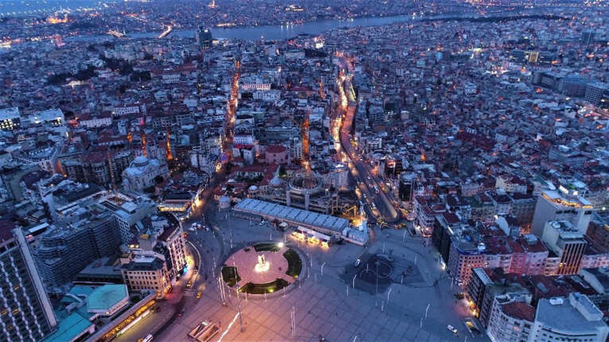 Taksim Camii Kubbesine Kavuşuyor