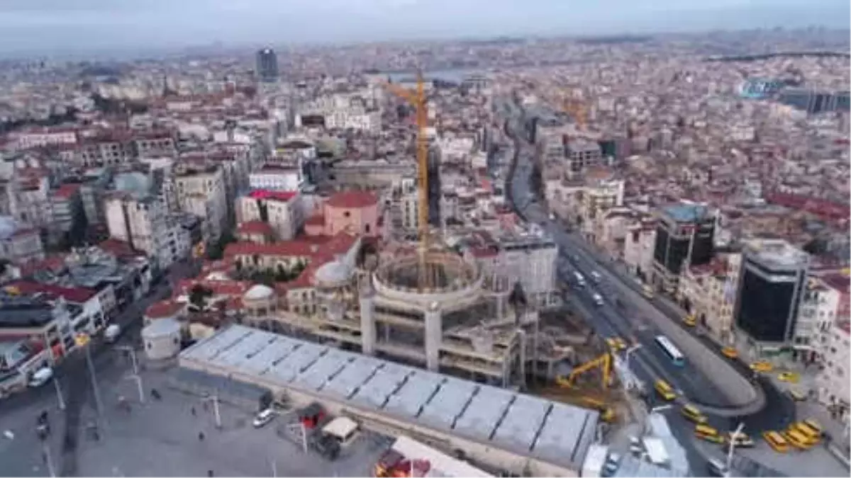 Taksim Camii Kubbesine Kavuşuyor