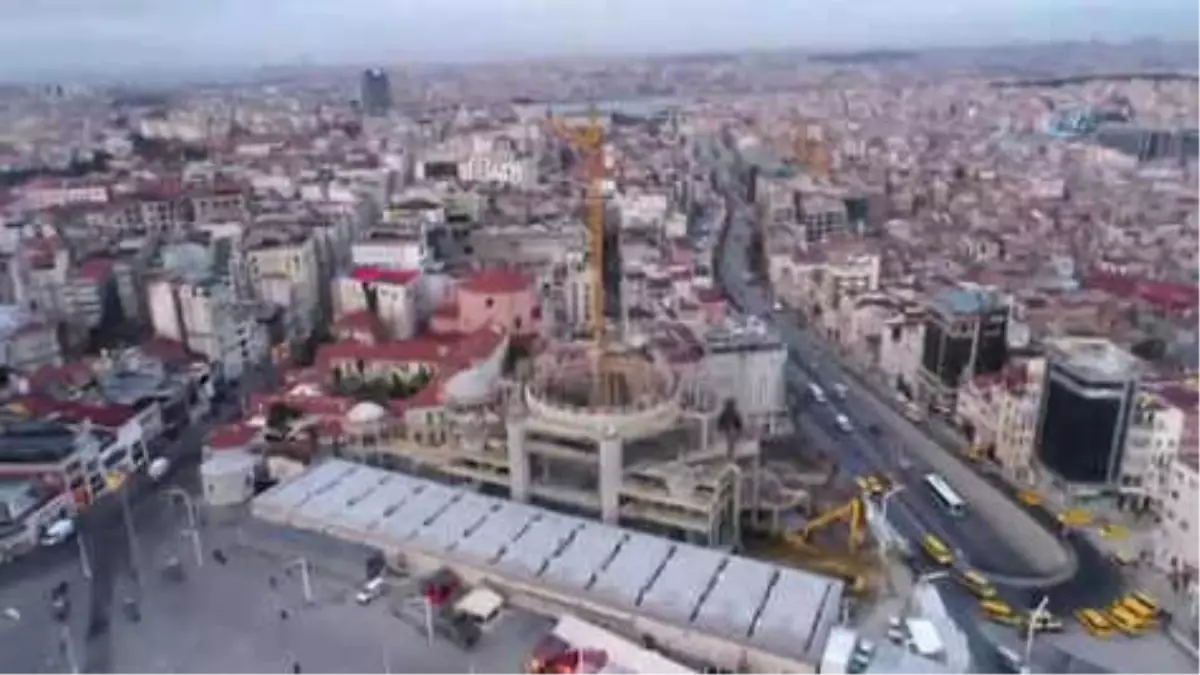 Taksim Camii Kubbesine Kavuşuyor